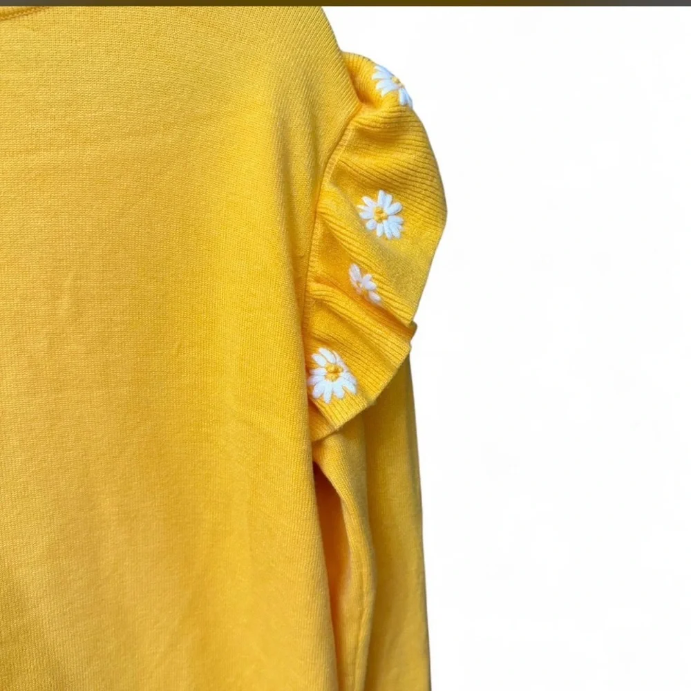 DAISY RUFFLE SWEATER 🌼 - Picture 2 of 6